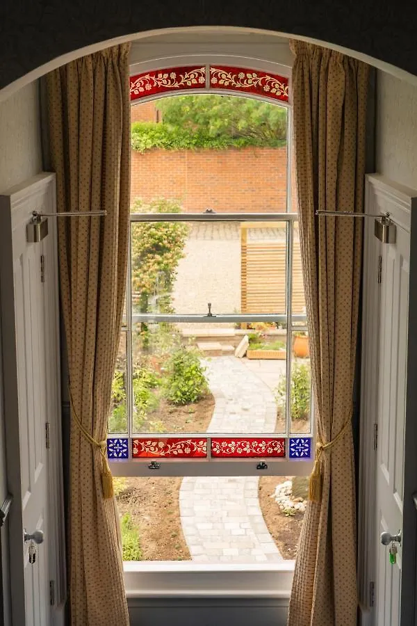 לינה וארוחת בוקר יורק Monkbridge House