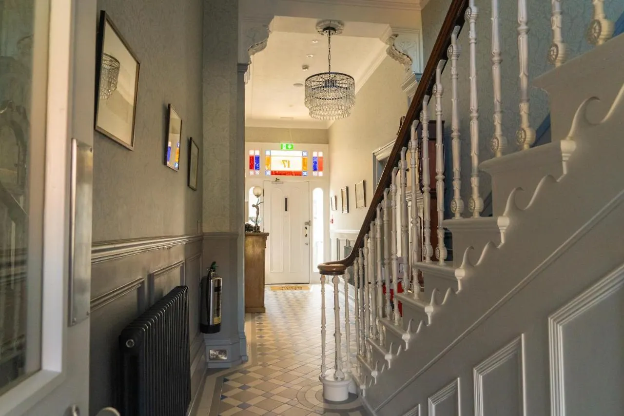 לינה וארוחת בוקר יורק Monkbridge House