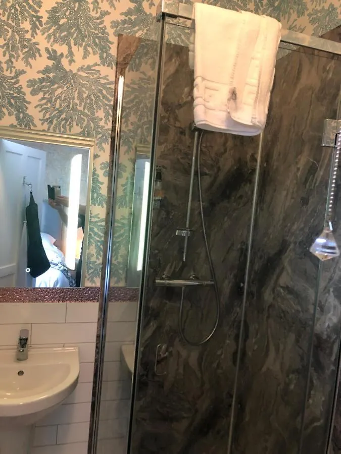 לינה וארוחת בוקר יורק Monkbridge House